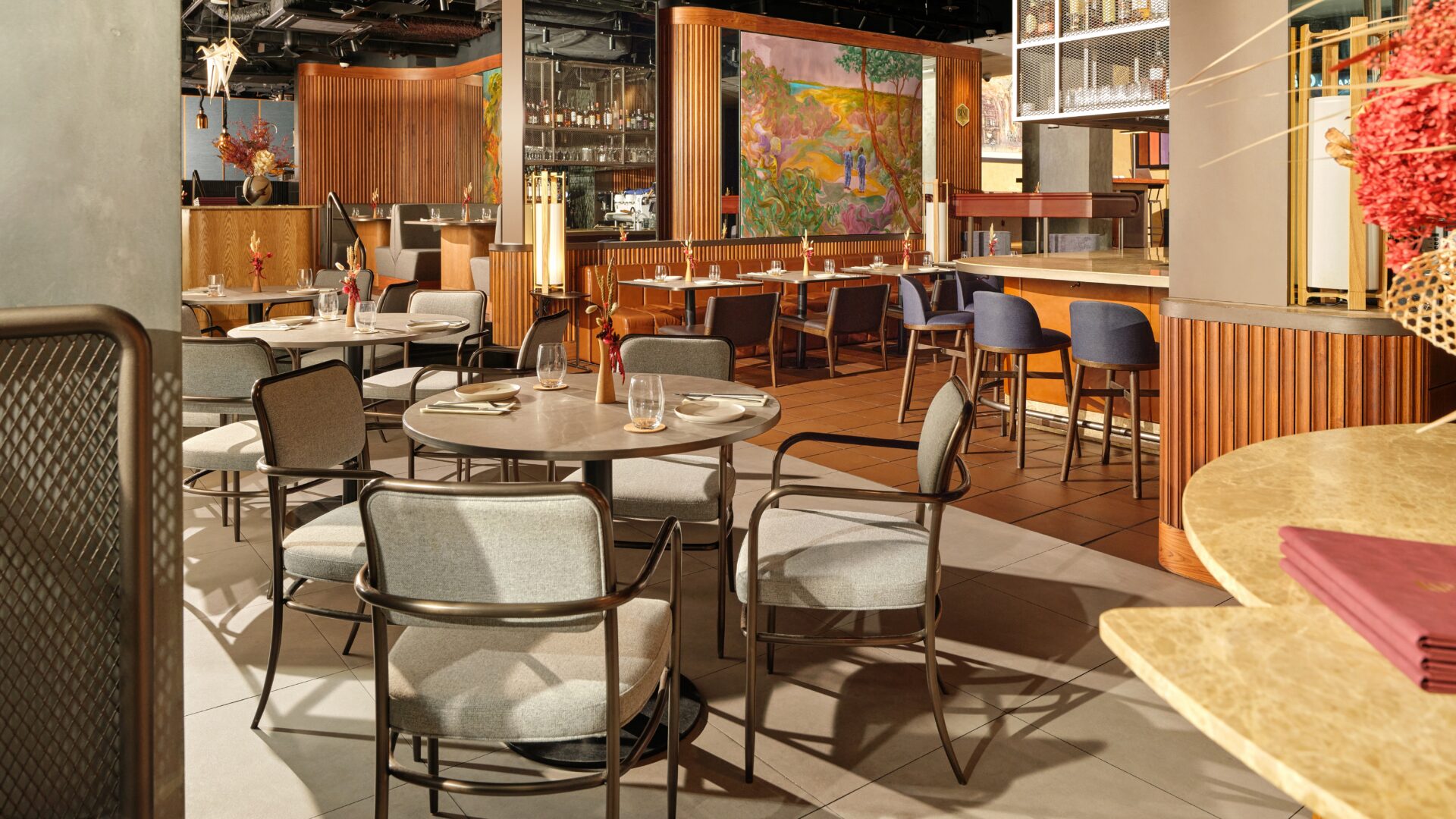 Kee’s Restaurant Interior | Modern Asian Dining at 21 Carpenter Singapore Interior of Kee’s restaurant at 21 Carpenter Singapore, featuring warm timber finishes, contemporary seating, marble tables and a vibrant dining space.