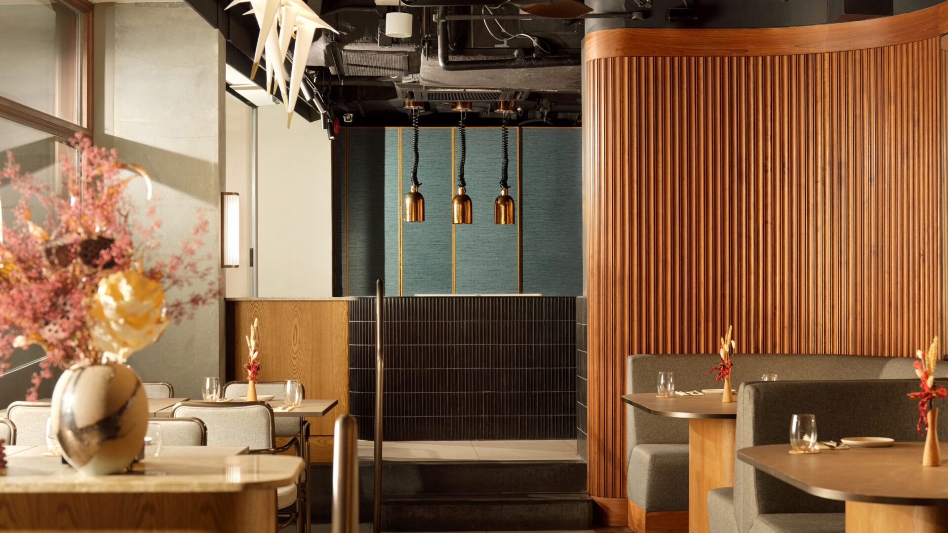 Kee’s Restaurant Interior | Contemporary Modern Asian Dining at 21 Carpenter Singapore Interior of Kee’s restaurant at 21 Carpenter Singapore, featuring curved timber walls, cosy dining booths, contemporary lighting and warm wooden furnishings.